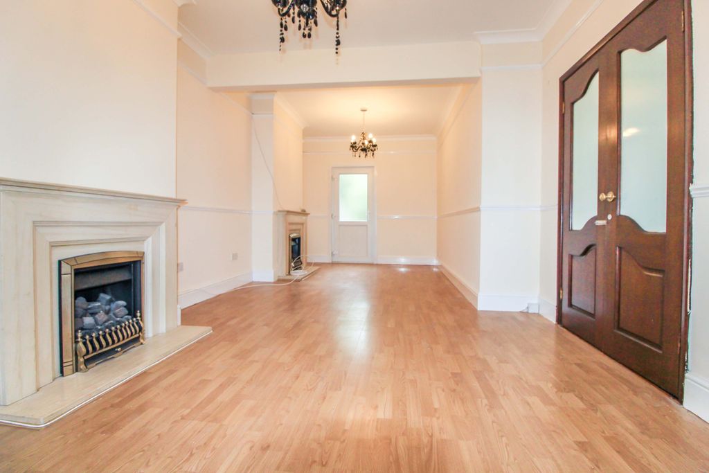 Property photo 2 of 16 Img 9516