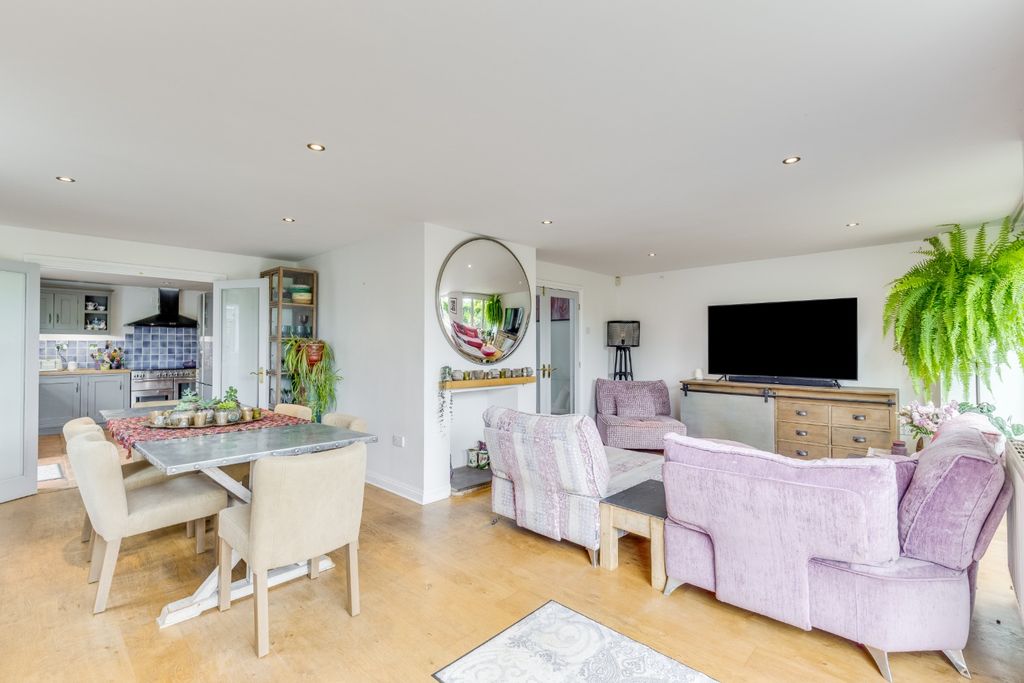 Property photo 2 of 24 4220244