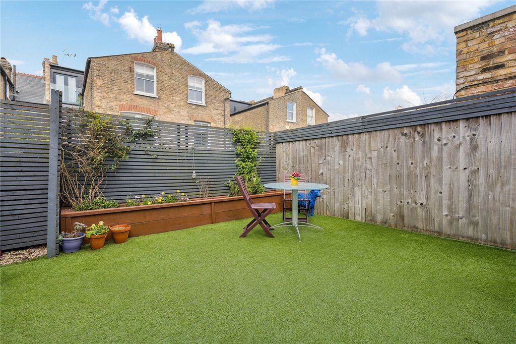 Property photo 2 of 7 Picture No. 18