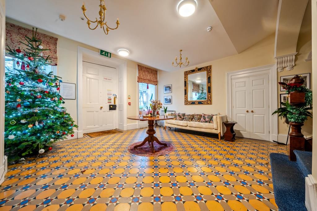 Property photo 2 of 21 Entrance Hallway