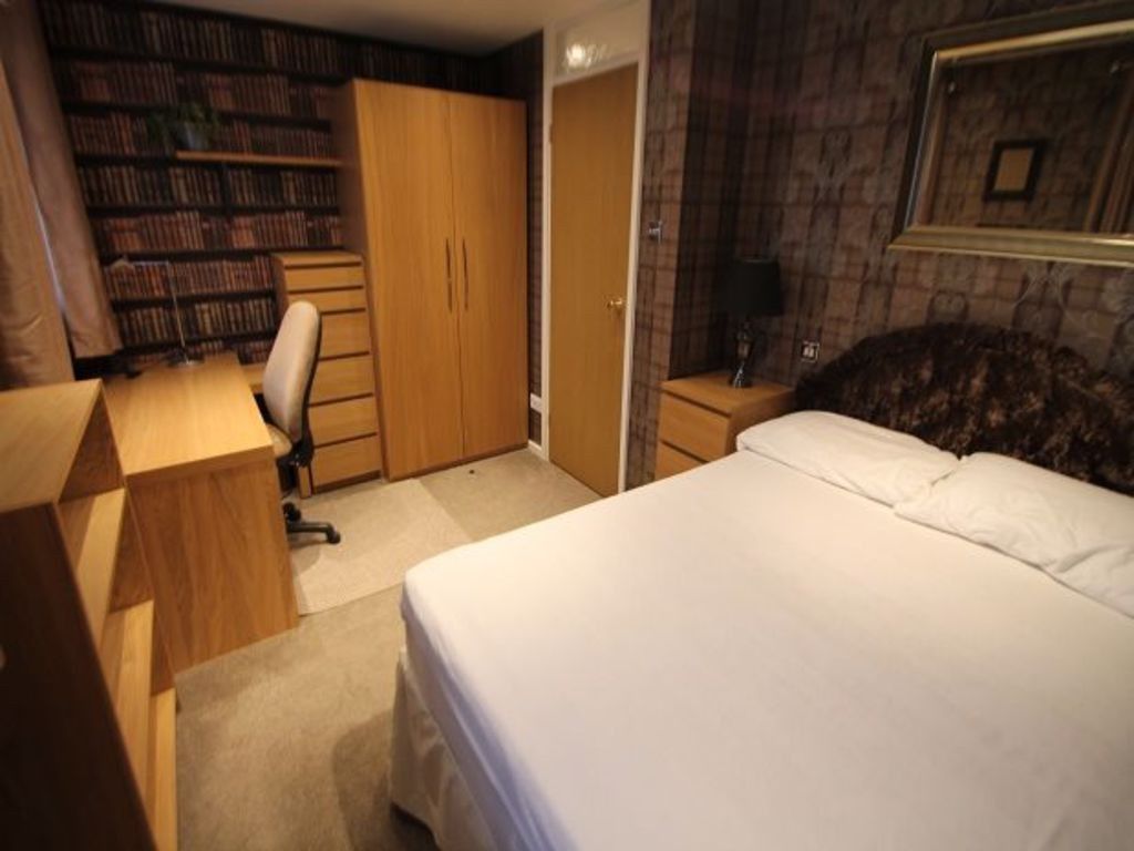 Property photo 3 of 20 Bright, Neatly Presented Bedroom With A Comfortabl...