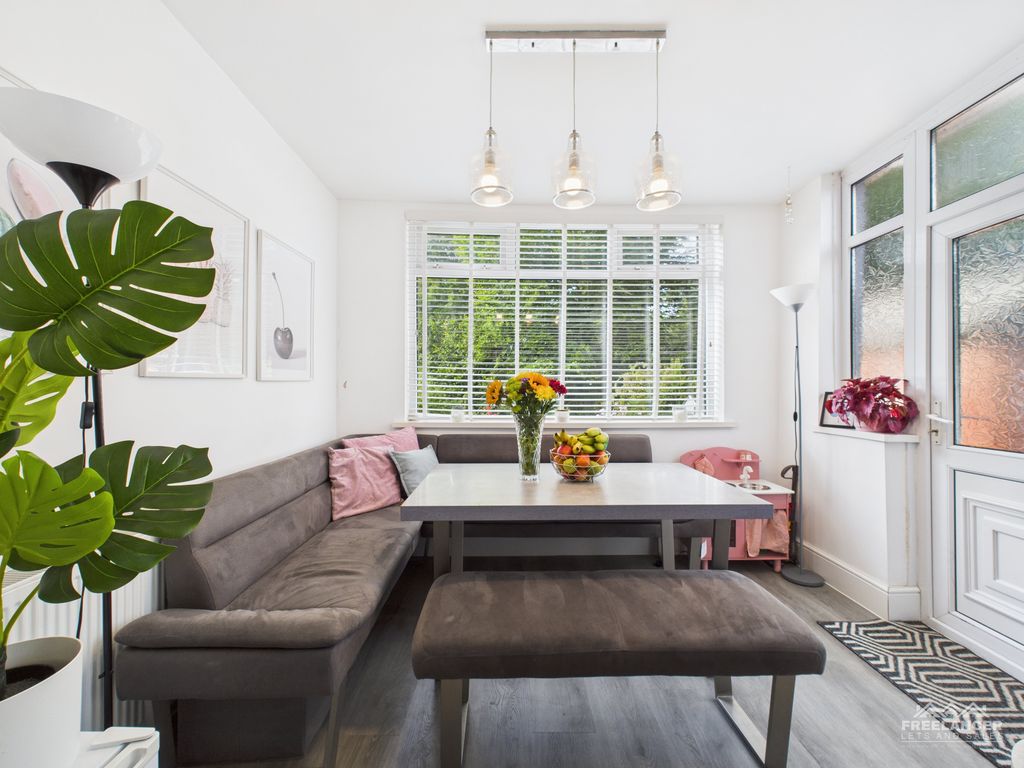 Property photo 3 of 16 Dining Area
