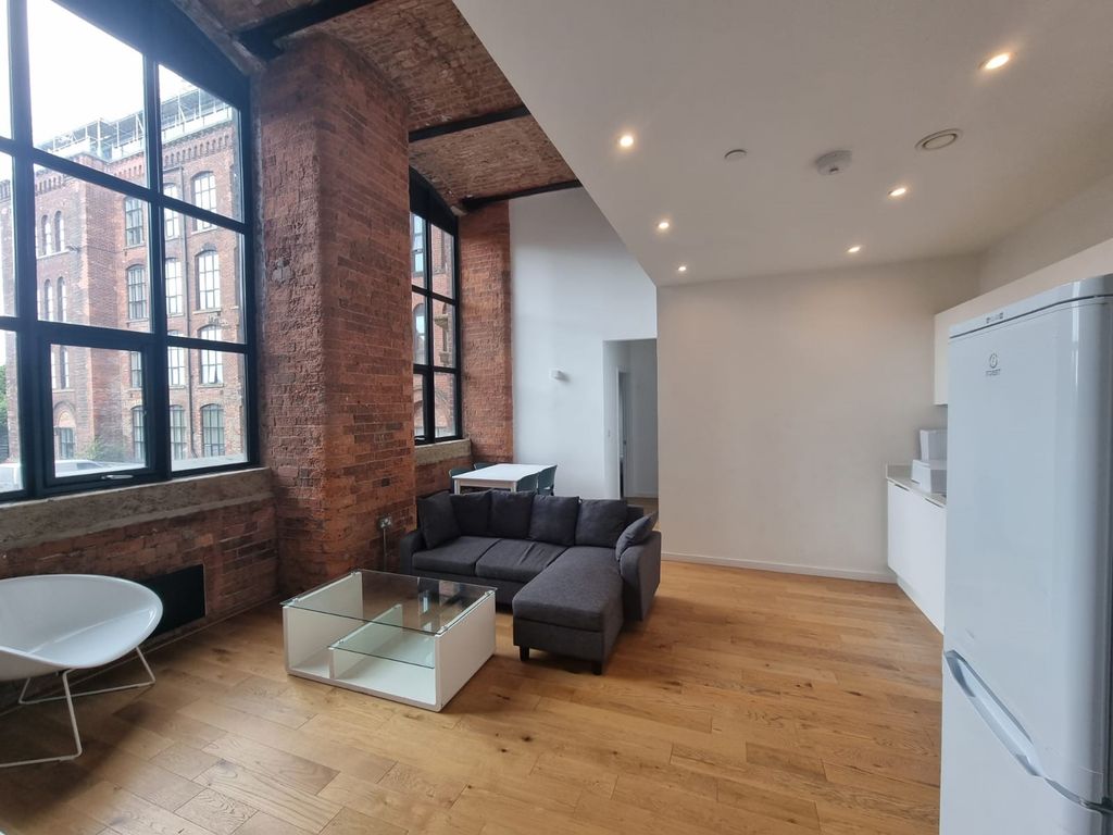 Property photo 2 of 8 Livingroom