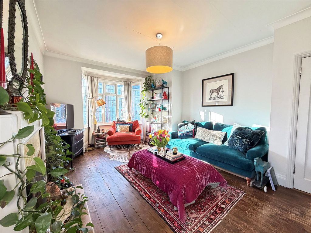 Property photo 3 of 8 Picture No. 11