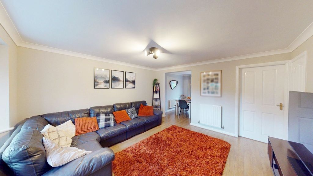 Property photo 2 of 19 Lounge