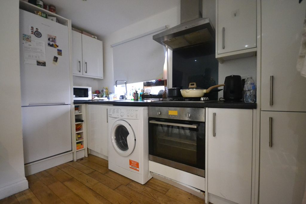 Property photo 2 of 6 Kitchen