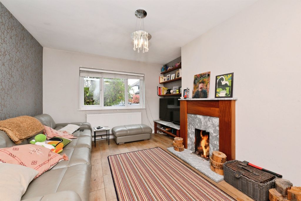 Property photo 3 of 17