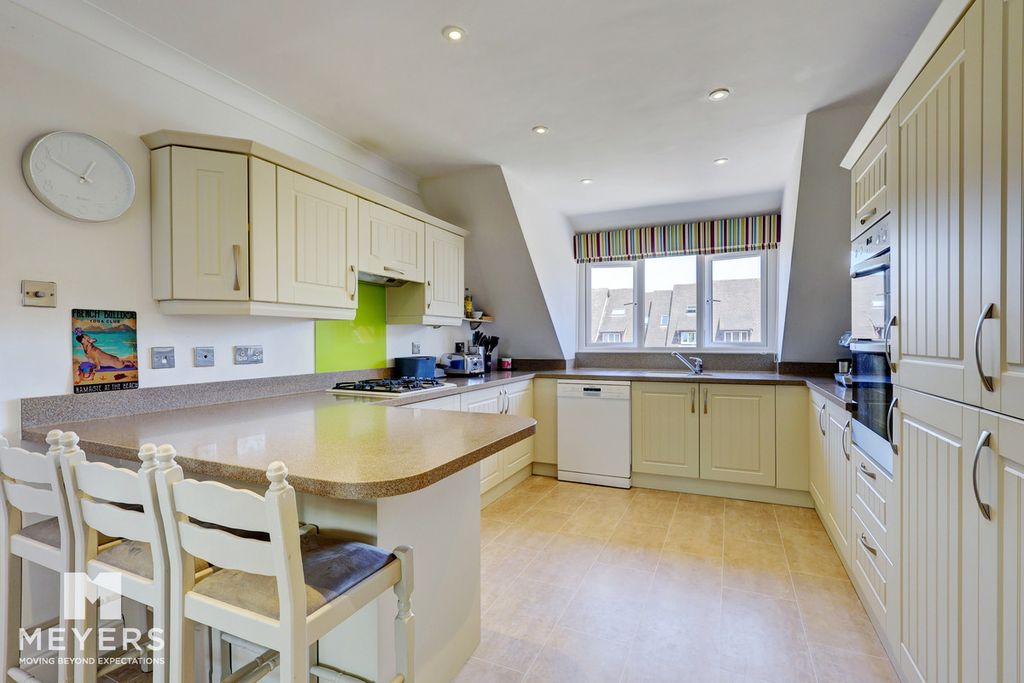 Property photo 3 of 46