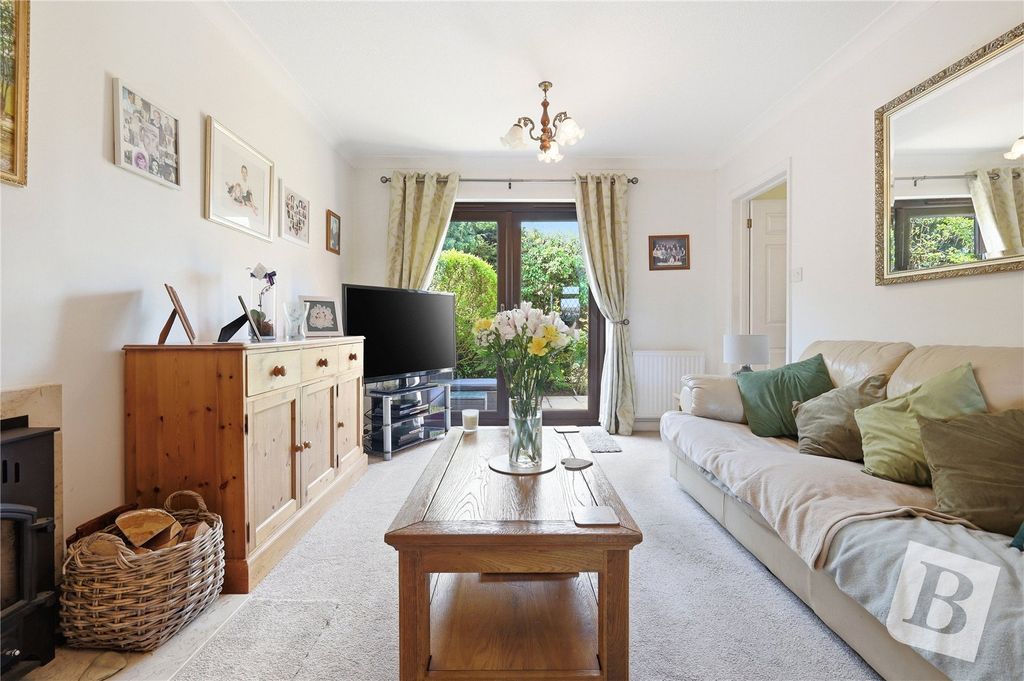 Property photo 2 of 24 Living Room