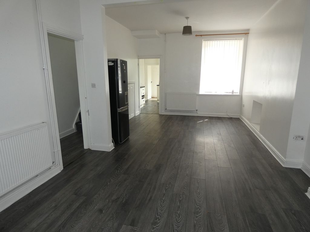 Property photo 3 of 8 Lounge