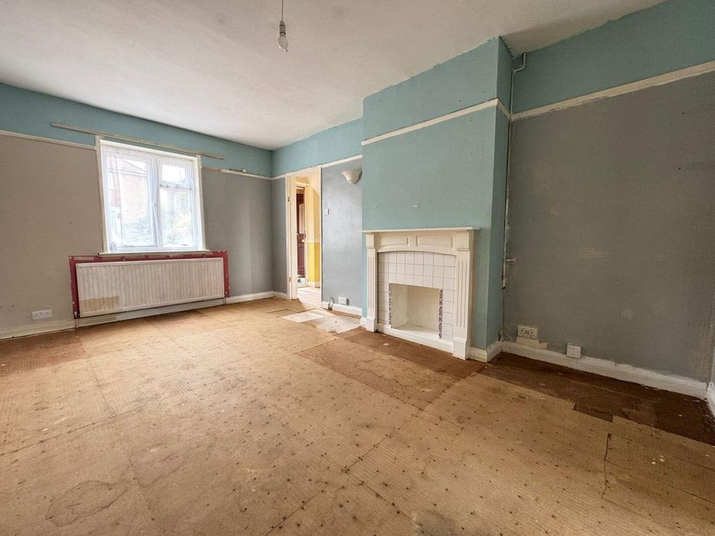 Property photo 3 of 11 Living Room