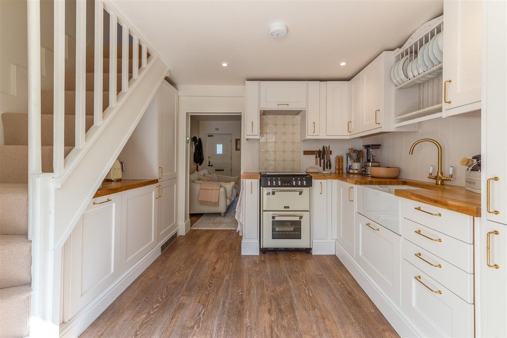 Property photo 1 of 10 Kitchen