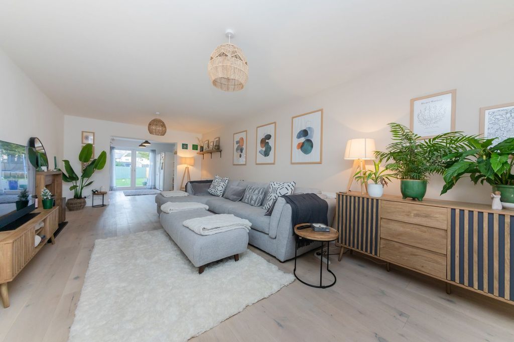 Property photo 3 of 21