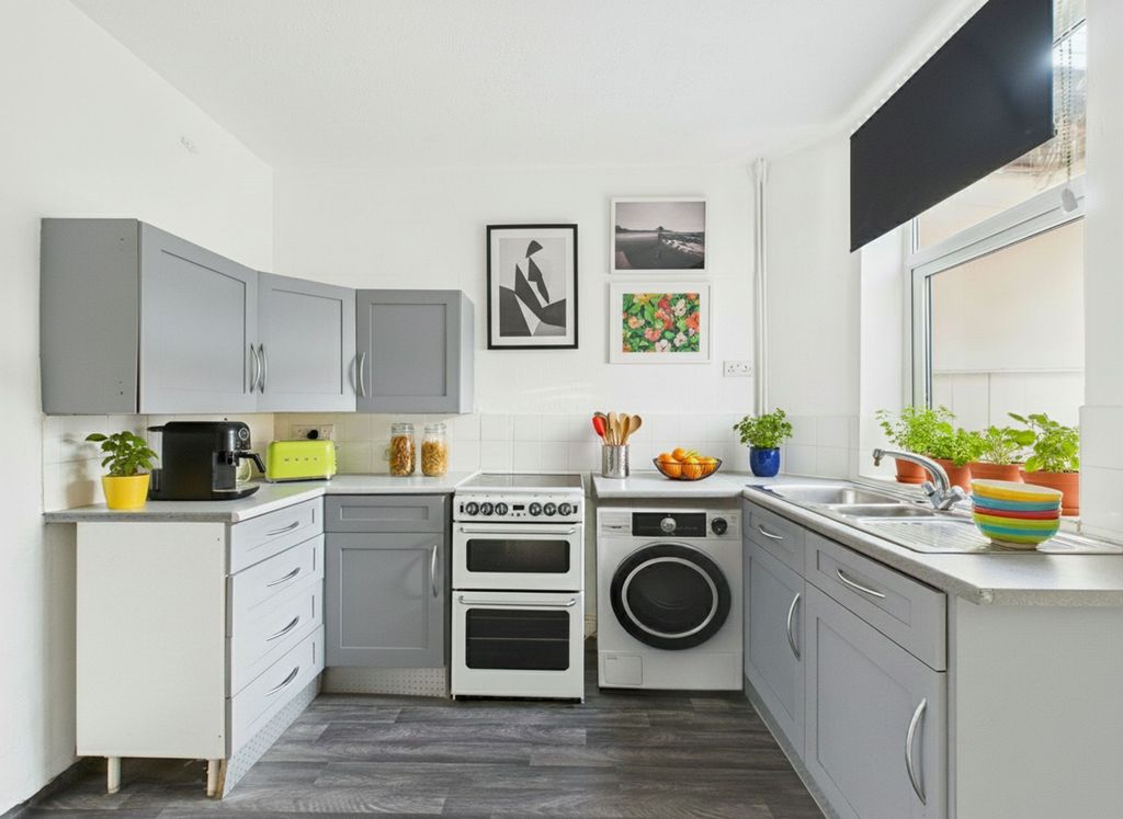 Property photo 3 of 19 Dining/Kitchen (Virtually Furnished)