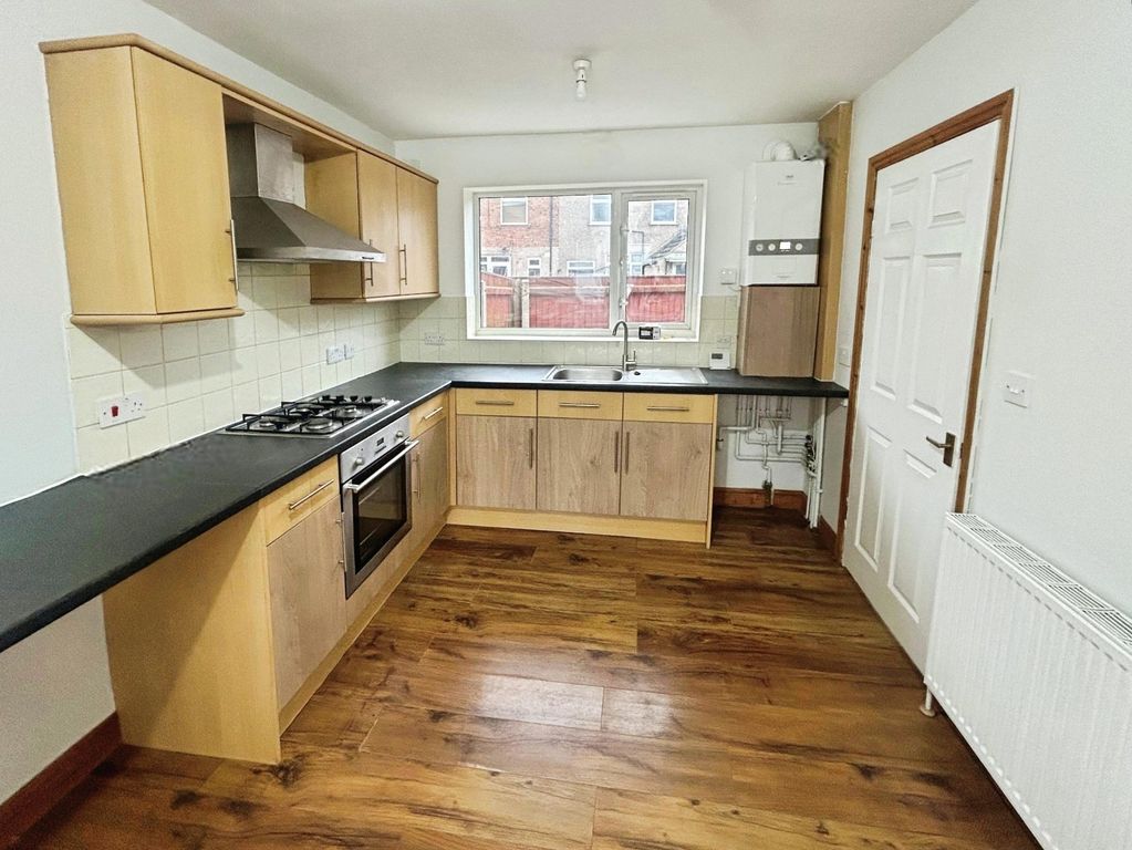 Property photo 3 of 9 Kitchen