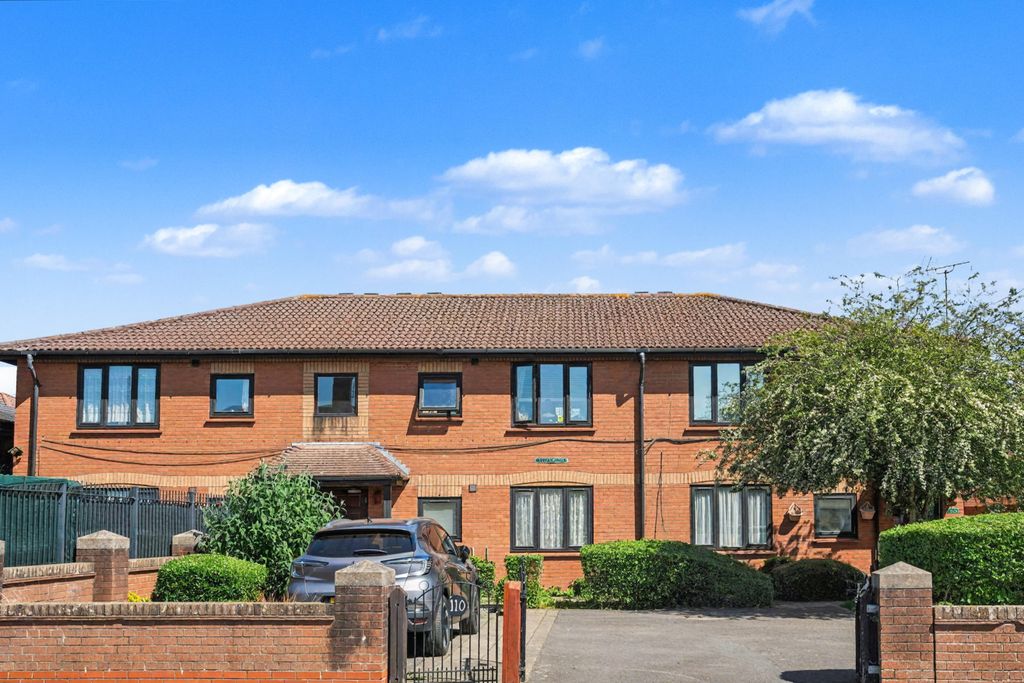 Property photo 1 of 11 Flat 1, The Grove, 110 Groveleaze, Shirehampton, Bristol, Bs11 9Qu
