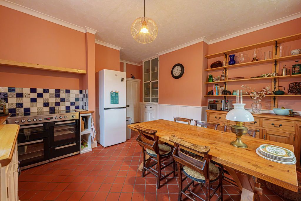 Property photo 2 of 40
