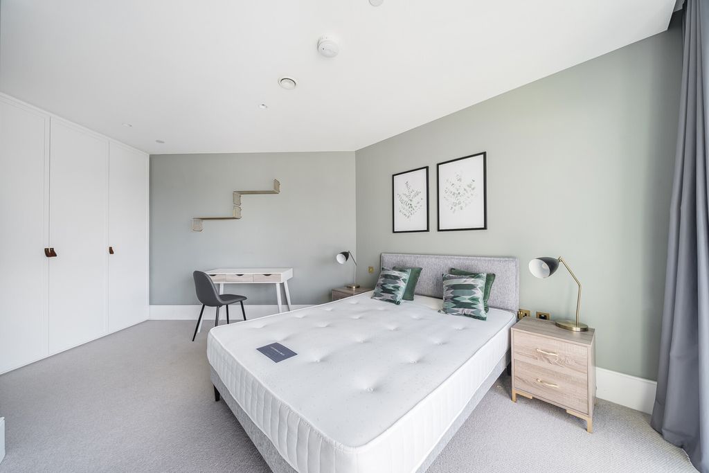 Property photo 1 of 16 Bedroom