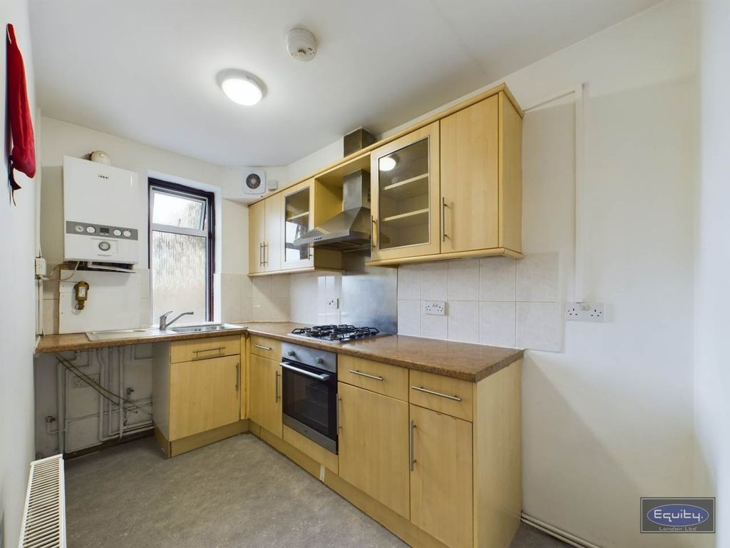 Property photo 2 of 6 Kitchen
