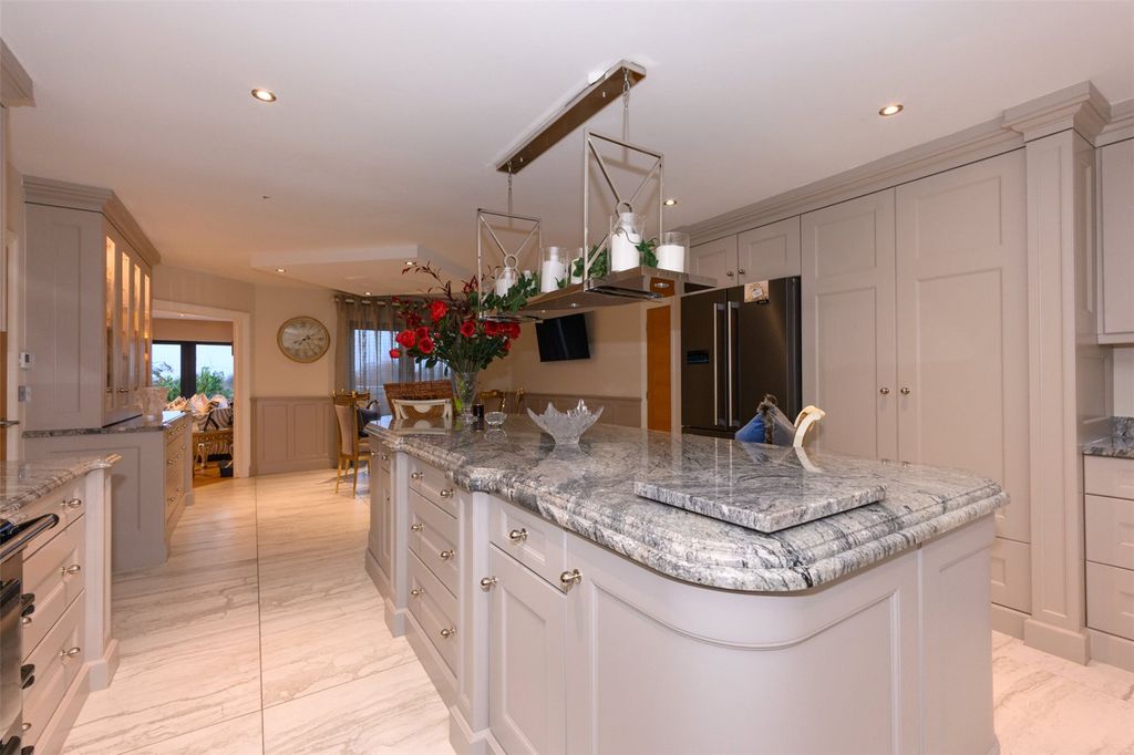 Property photo 2 of 17 Kitchen Dining Room