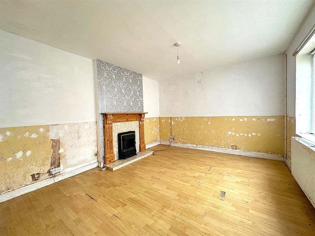 Property photo 2 of 9 Lounge.Jpg