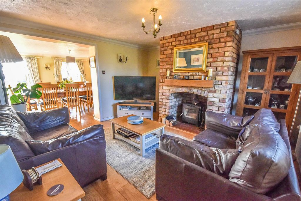 Property photo 3 of 34 Living Room