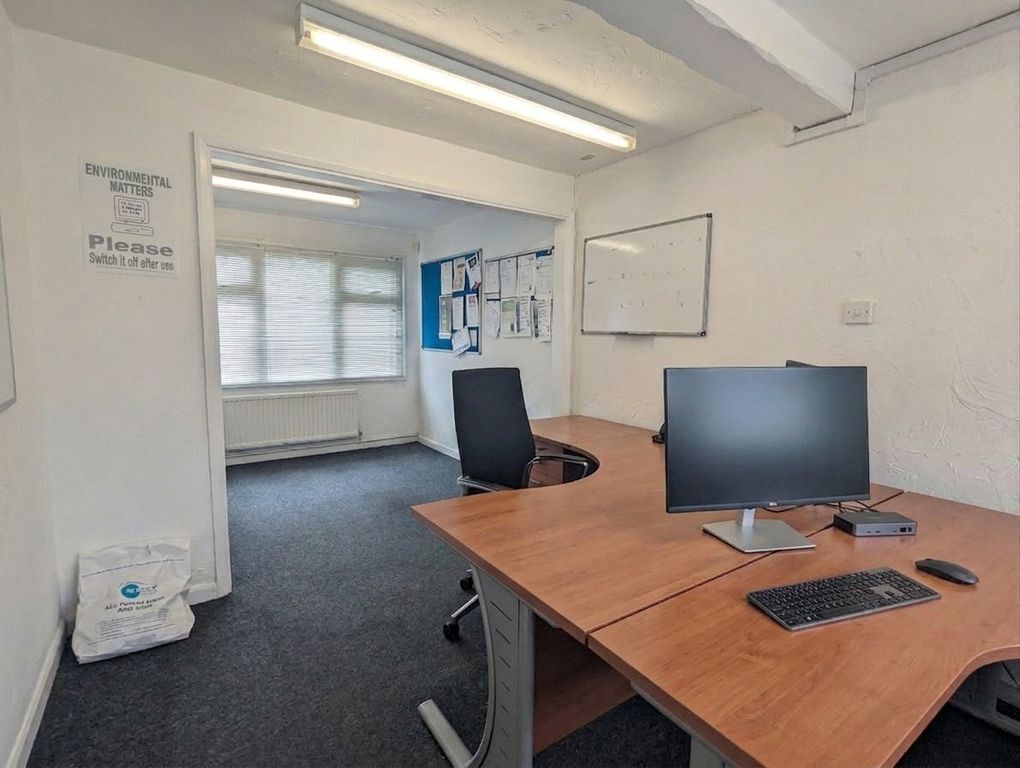 Property photo 3 of 16 Wf23E920-N.Jpg