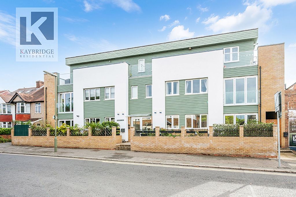 Property photo 1 of 11 Rosedale Road, Epsom - Kt17 2Jq
