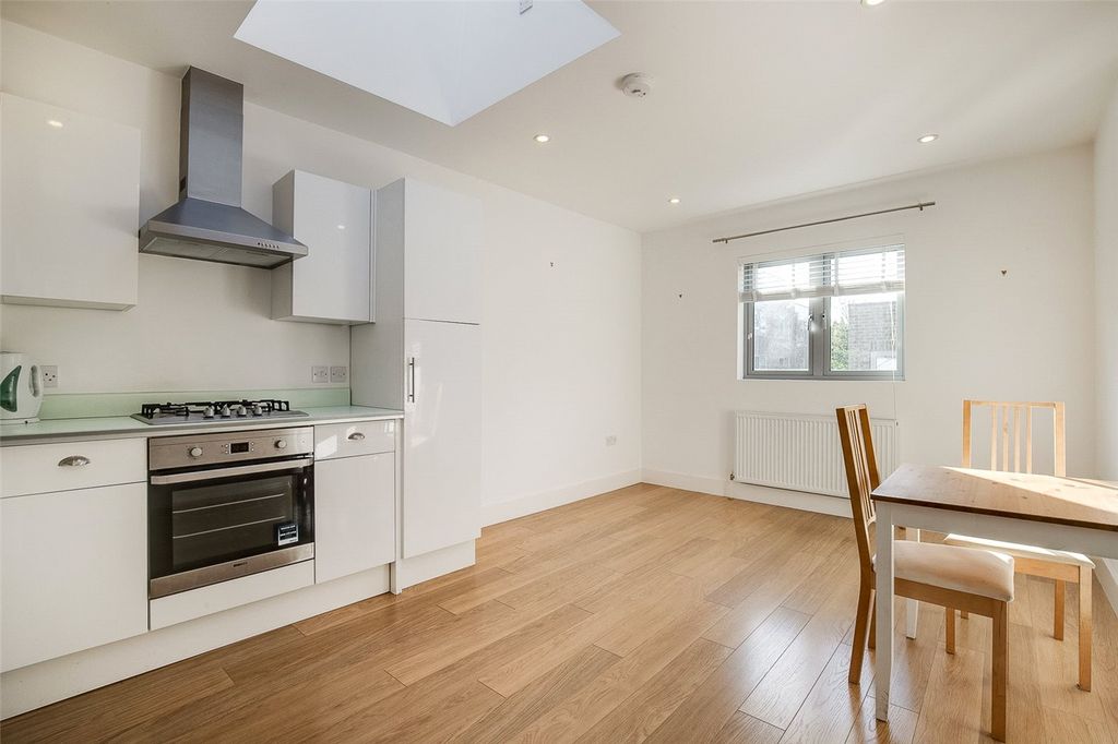 Property photo 2 of 7 Kitchen/Reception