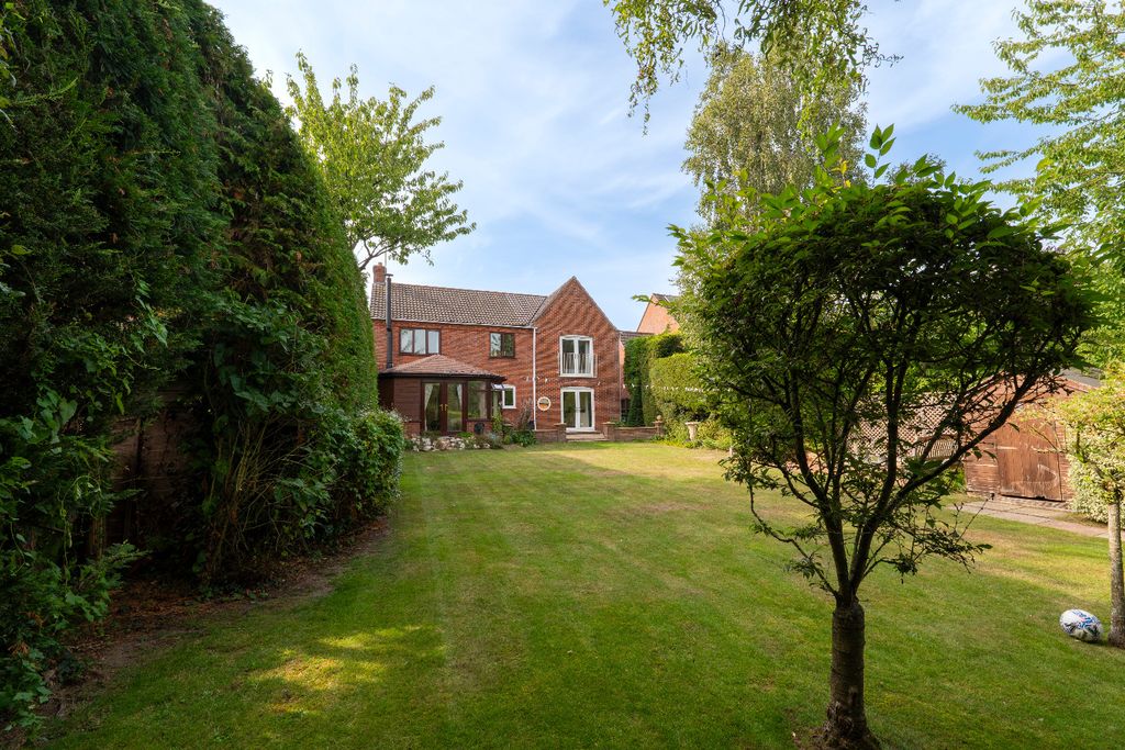 Property photo 2 of 22 4452564