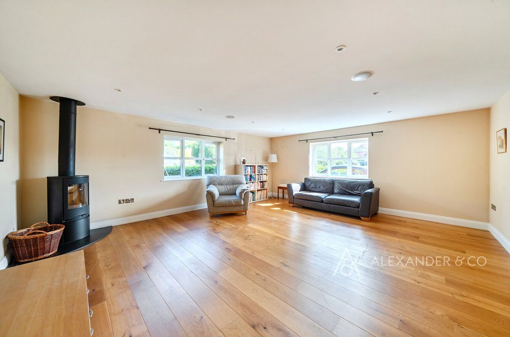 Property photo 3 of 23 Picture No. 17
