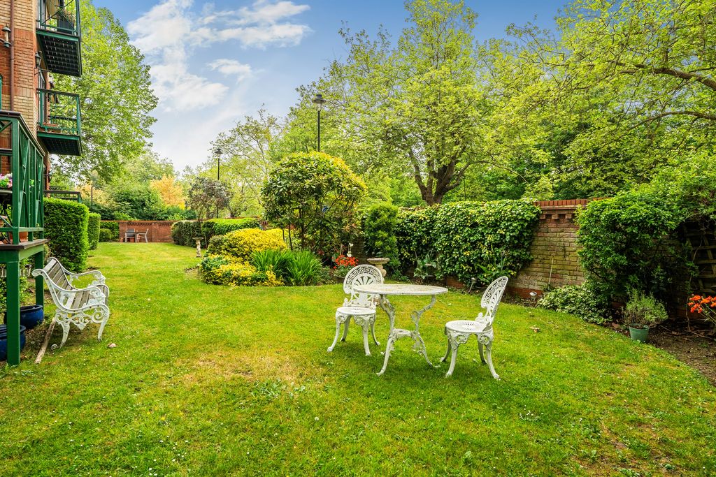 Additional image 12 of 2 bed flat for saleDerek Road, Maidenhead SL6