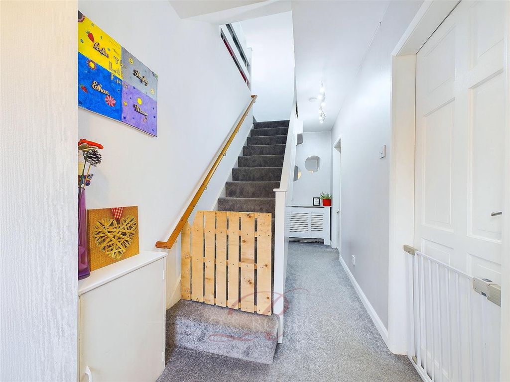 Property photo 3 of 41