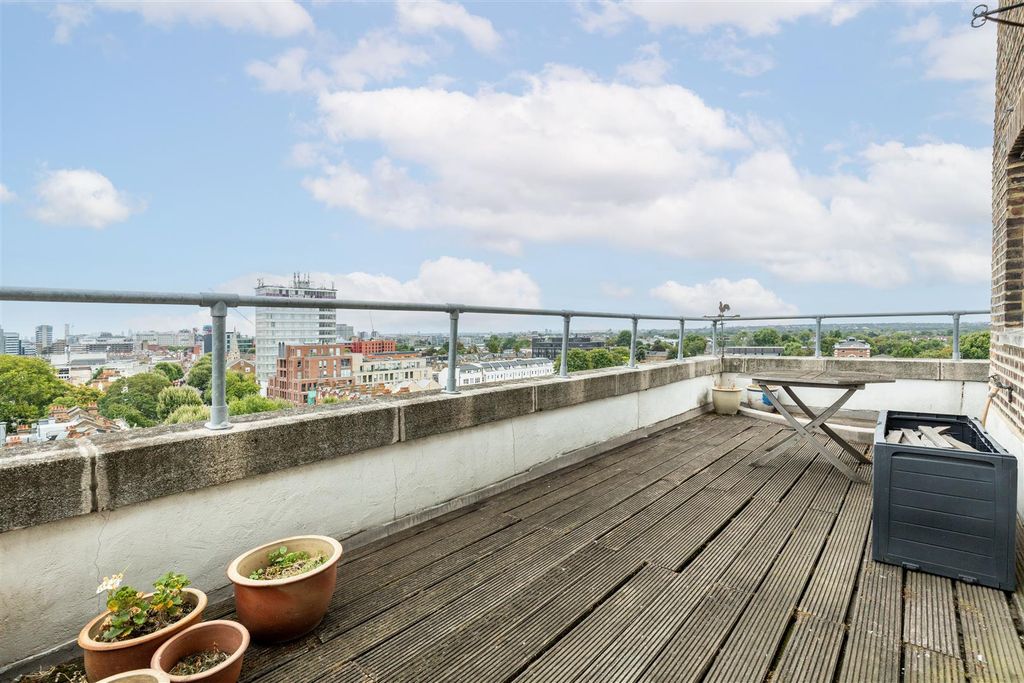 Property photo 2 of 5 Kings Court-1.Jpg