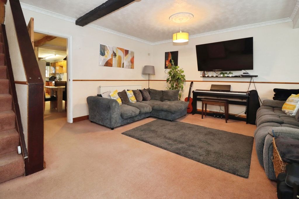 Property photo 2 of 18 Lounge