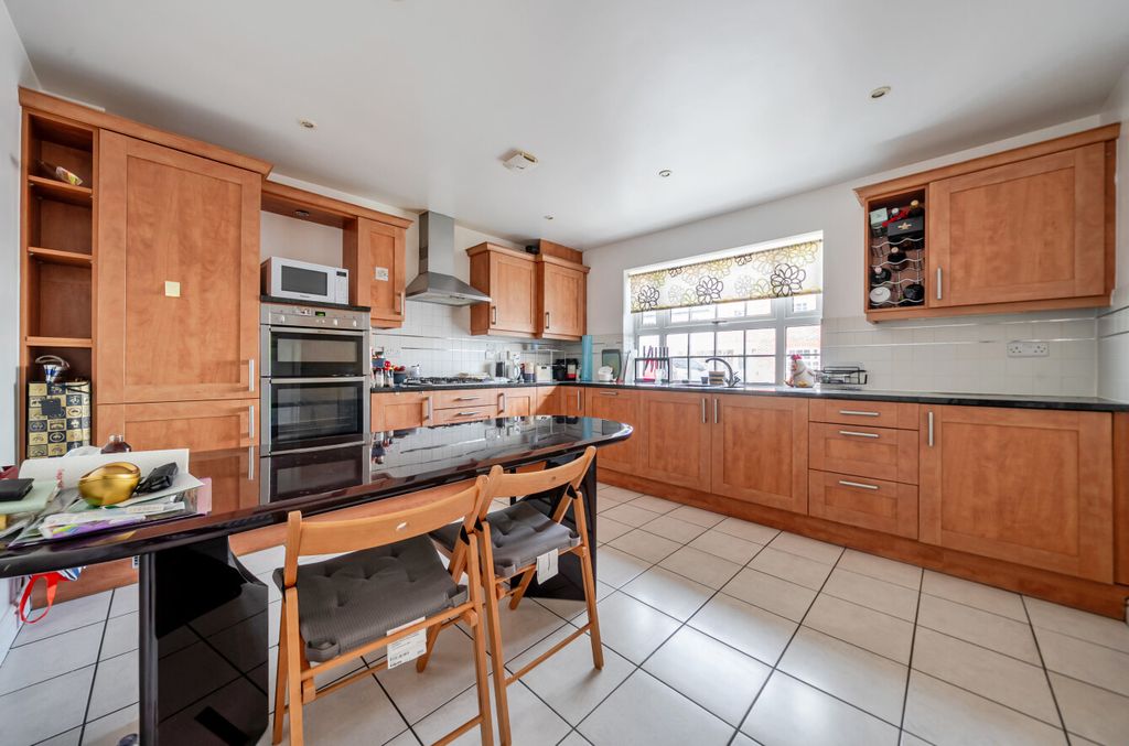 Property photo 2 of 14 1441533-1-69E7583...