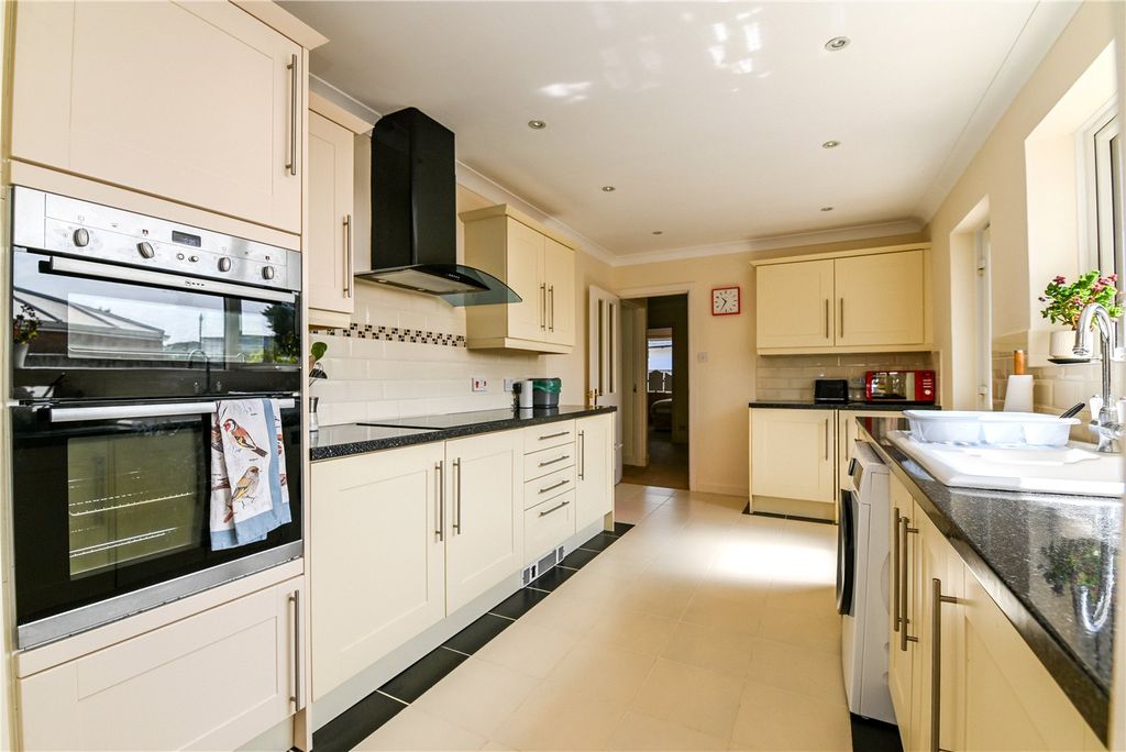 Property photo 2 of 18 Picture No. 22