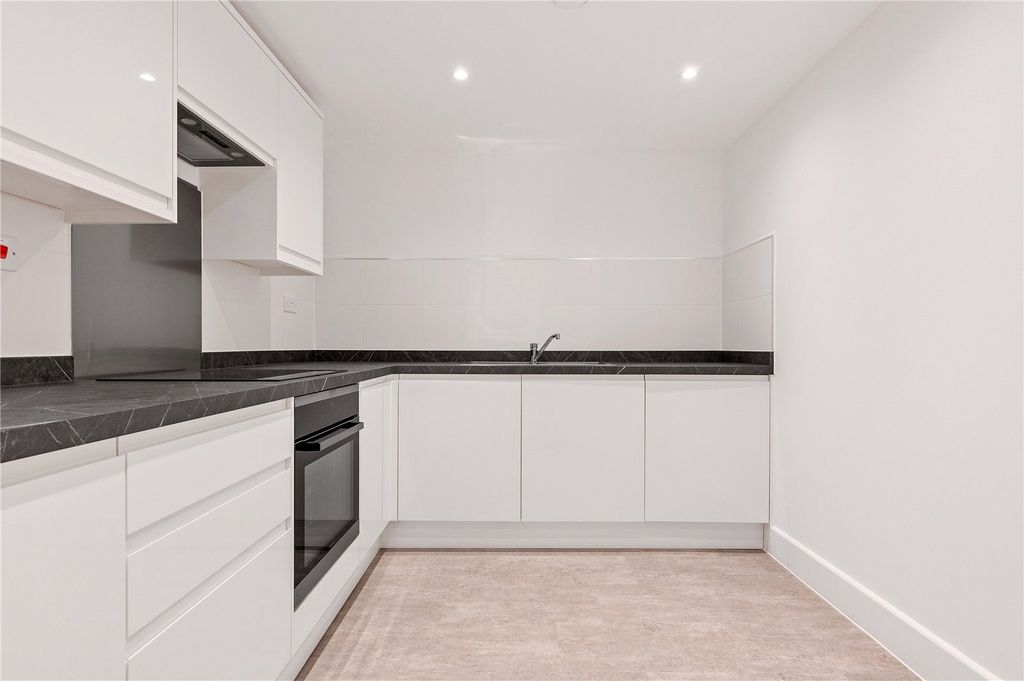 Property photo 2 of 10 Kitchen