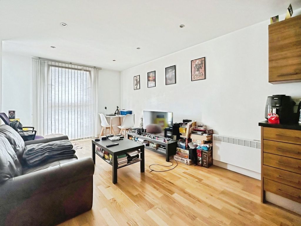 Property photo 3 of 7 Picture No. 14
