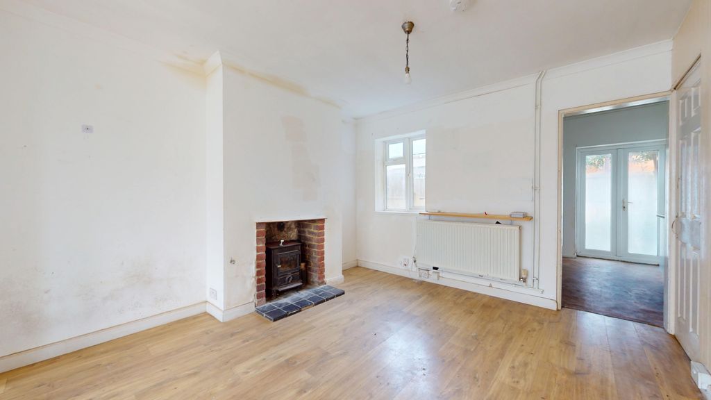 Property photo 3 of 10 6 Winchcombe Road, Eastbourne, East Sussex, Bn22 8De