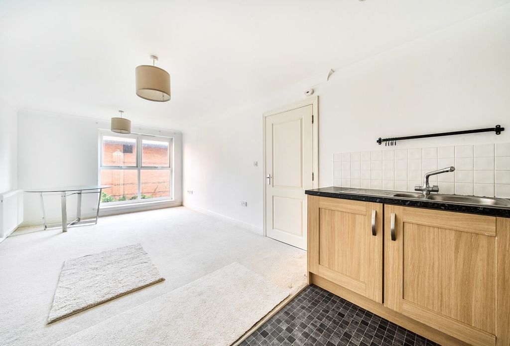 Property photo 2 of 13 1358227-13-68d19A...