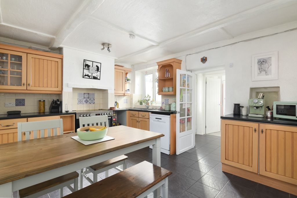 Property photo 2 of 24 4593189