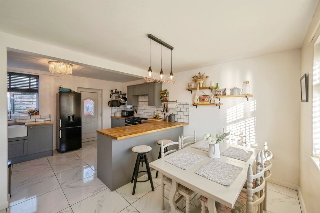 Property photo 3 of 23