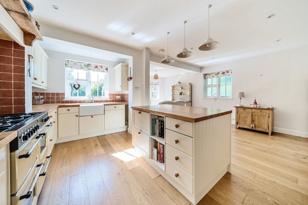 Property photo 2 of 16 Kitchen/Living