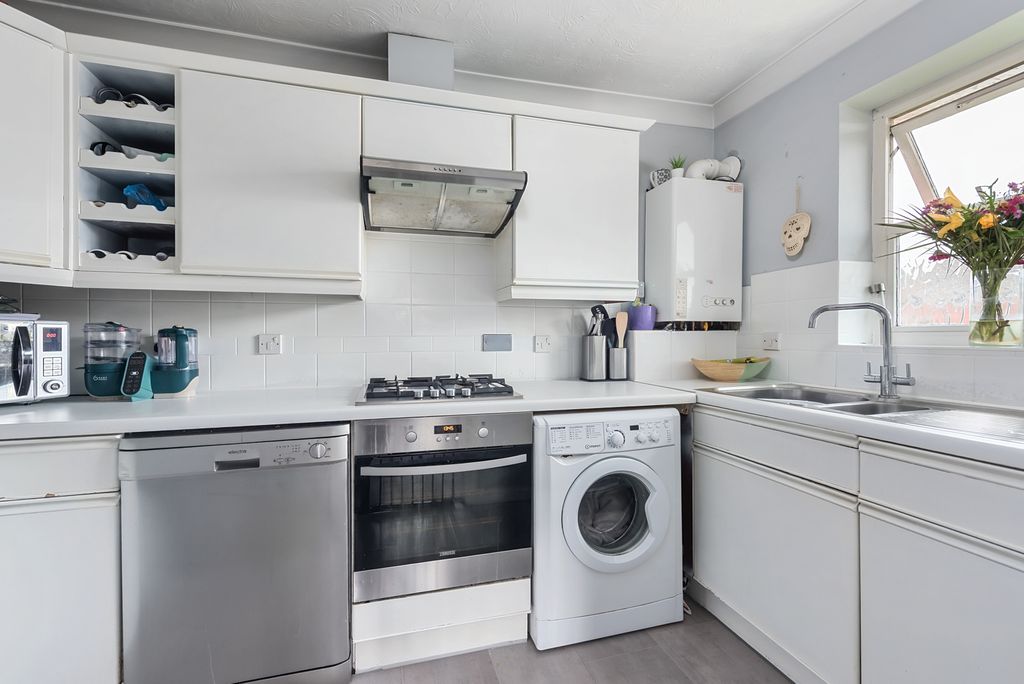 Property photo 3 of 13 Kitchen