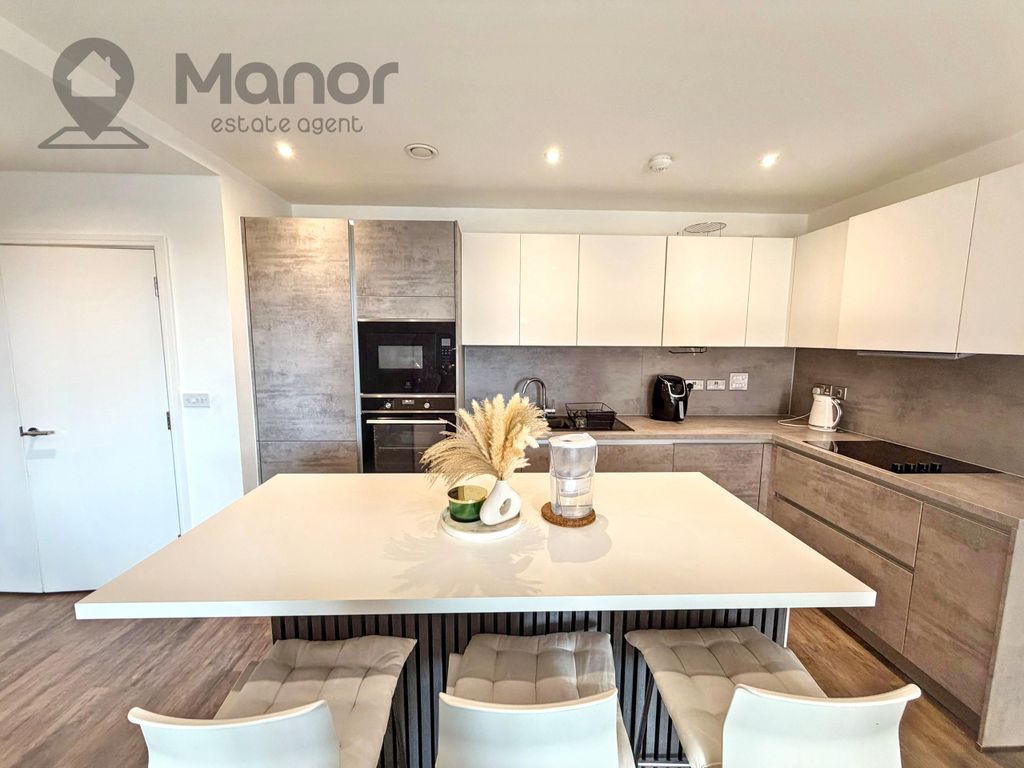 Property photo 3 of 14 Kitchen