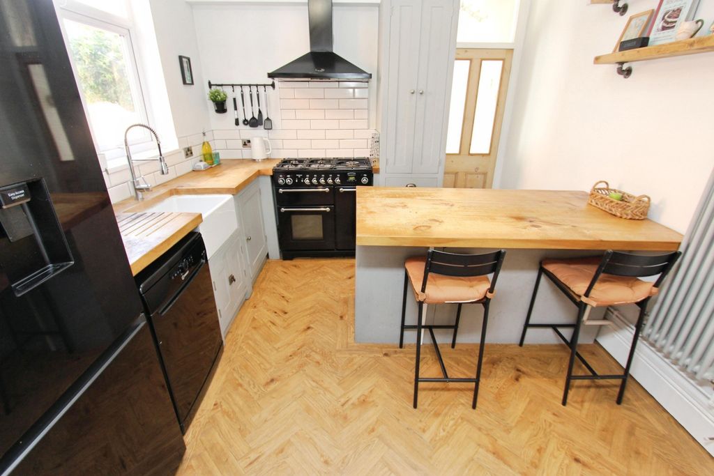 Property photo 2 of 27
