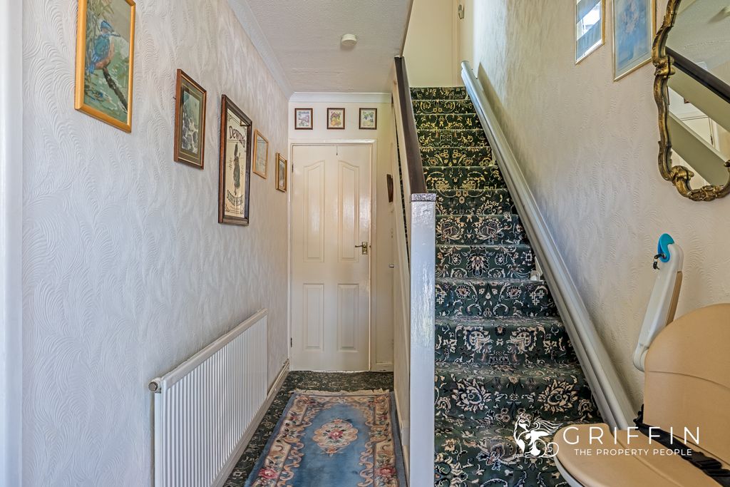 Property photo 2 of 22 Hallway