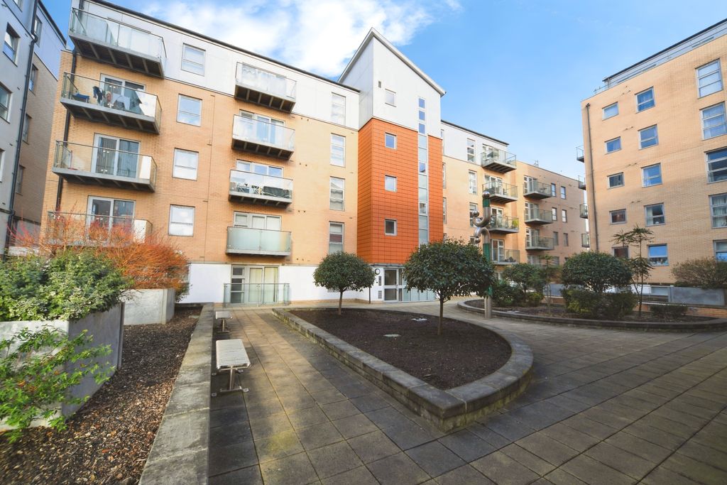 Property photo 2 of 20