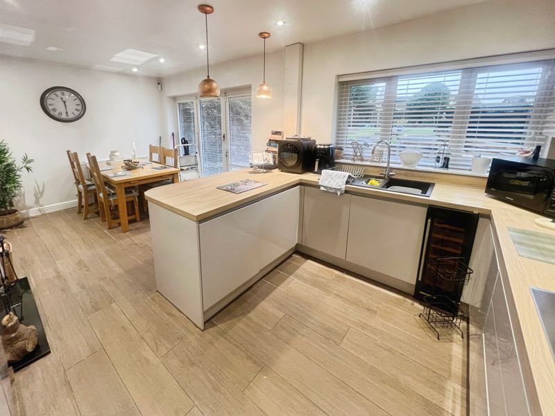 Property photo 3 of 17 Kitchen